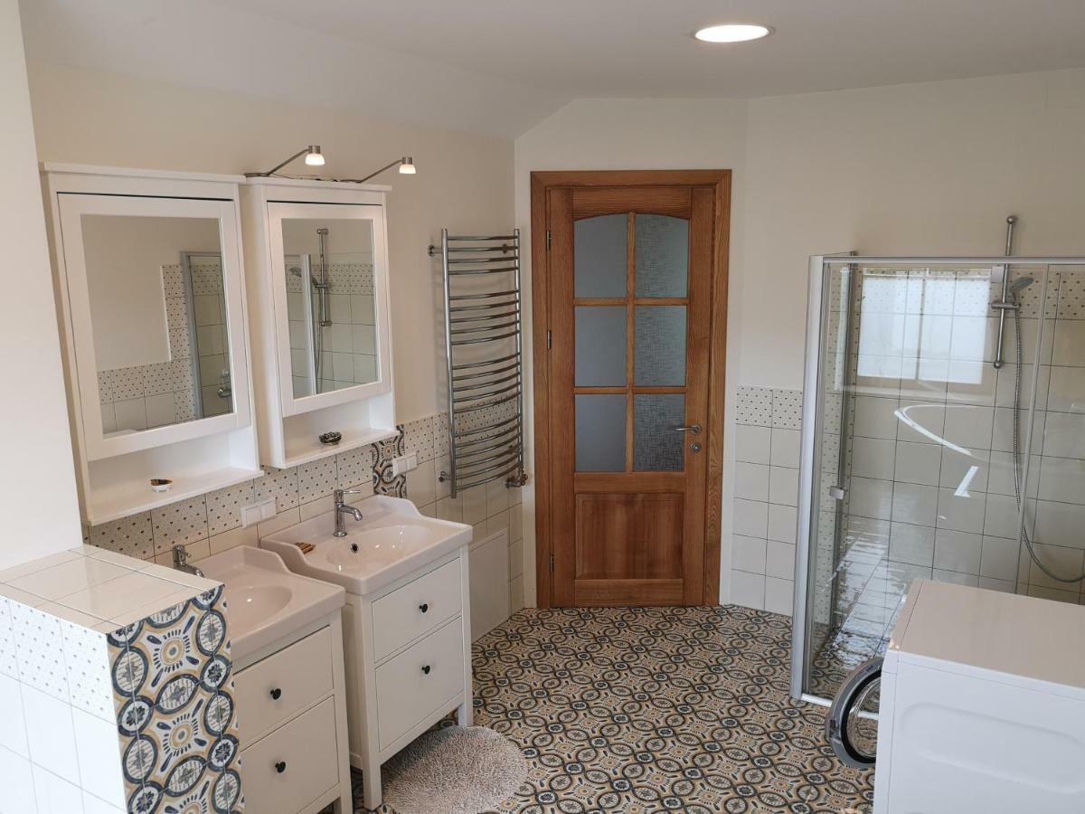 9 Min From Palanga! Luxury House On The River And Sauna Кретинга Экстерьер фото